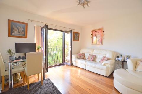 22 Oakdene Close, Pinner, HA5 4EQ