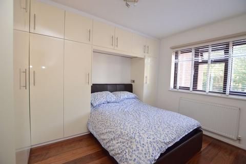 22 Oakdene Close, Pinner, HA5 4EQ