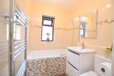 22 Oakdene Close, Pinner, HA5 4EQ