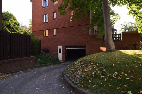 22 Oakdene Close, Pinner, HA5 4EQ