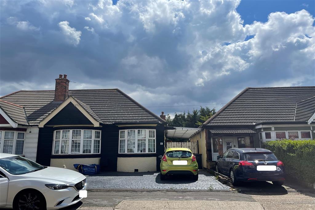 Castlewood Road, Southwater, Horsham... 3 bed terraced house £350,000