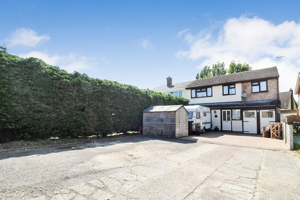 Crown Way, Southminster 4 bed semidetached house £399,995