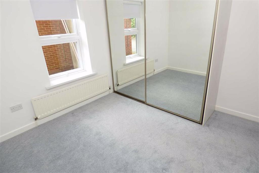 Edwin House, Tynemouth 2 bed flat £675 pcm (£156 pw)
