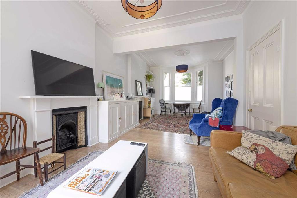 Stanbridge Road, Putney, SW15 4 bed terraced house £4,250 pcm (£981 pw)