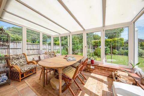 12 Crow Park Drive, Burton Joyce, Nottingham, NG14 5AS