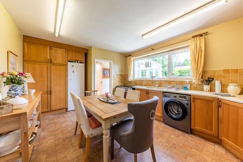 12 Crow Park Drive, Burton Joyce, Nottingham, NG14 5AS
