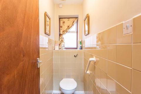 12 Crow Park Drive, Burton Joyce, Nottingham, NG14 5AS