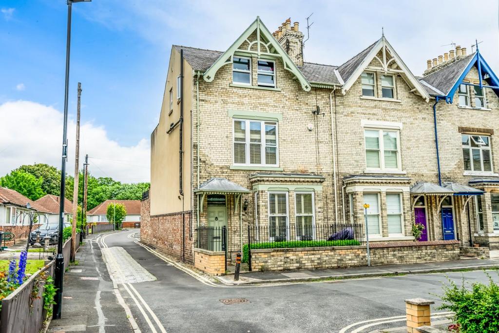 Feversham Crescent, York 5 bed end of terrace house £625,000
