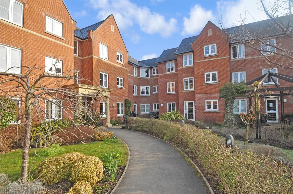 Foxhall Court, School Lane, Banbury 1 bed apartment £139,500