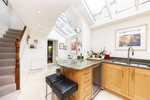 7 Lancaster Place, London, SW19 5DP