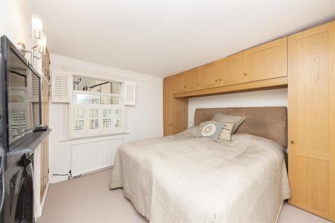 7 Lancaster Place, London, SW19 5DP