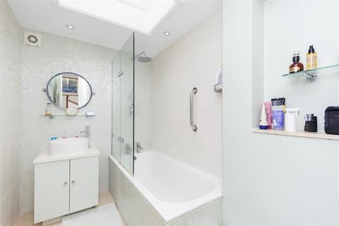 7 Lancaster Place, London, SW19 5DP