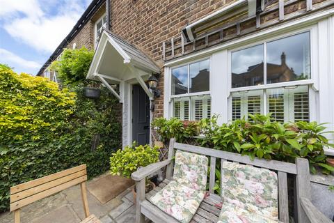 7 Lancaster Place, London, SW19 5DP