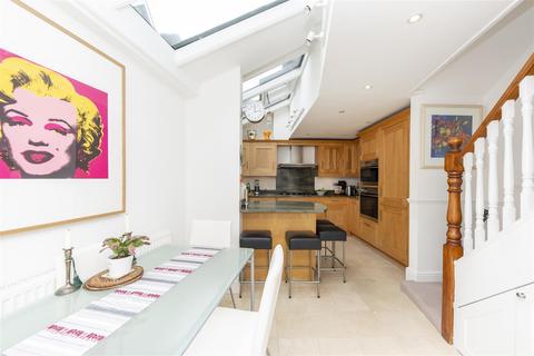 7 Lancaster Place, London, SW19 5DP