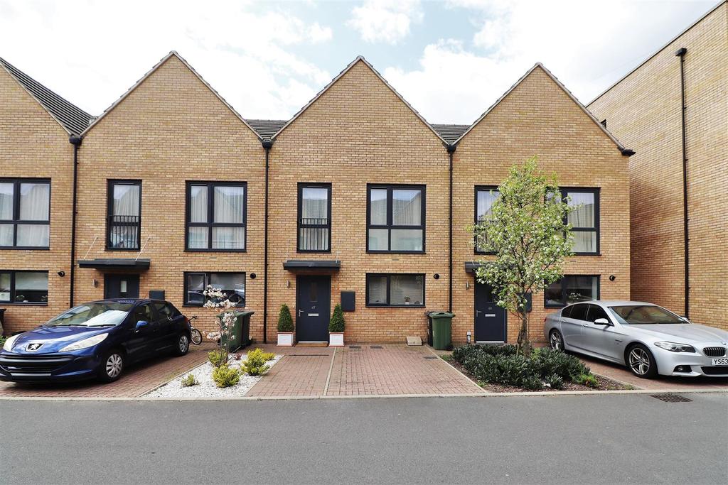 Ashmore Close, Dartford 3 bed terraced house £1,450 pcm (£335 pw)