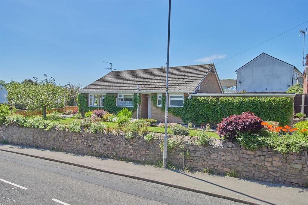Sapcote Road, Stoney Stanton, Leicester 2 bed detached bungalow £320,000