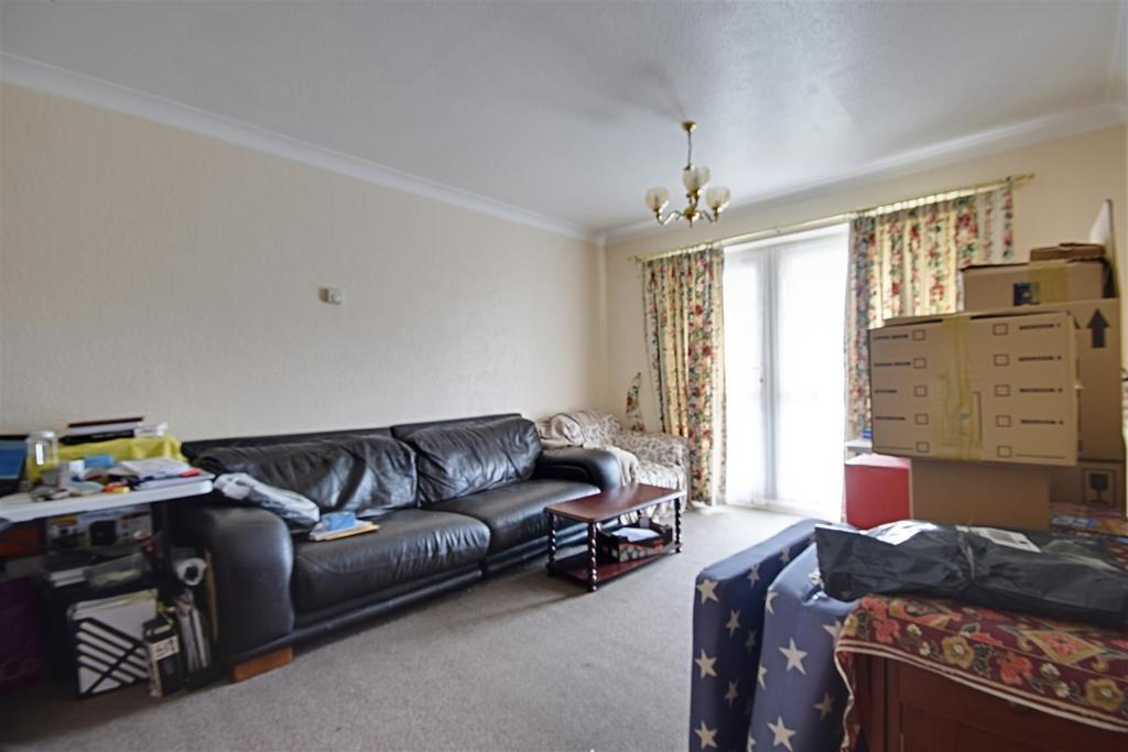 Harewood Close, BexhillOnSea 2 bed flat £179,950