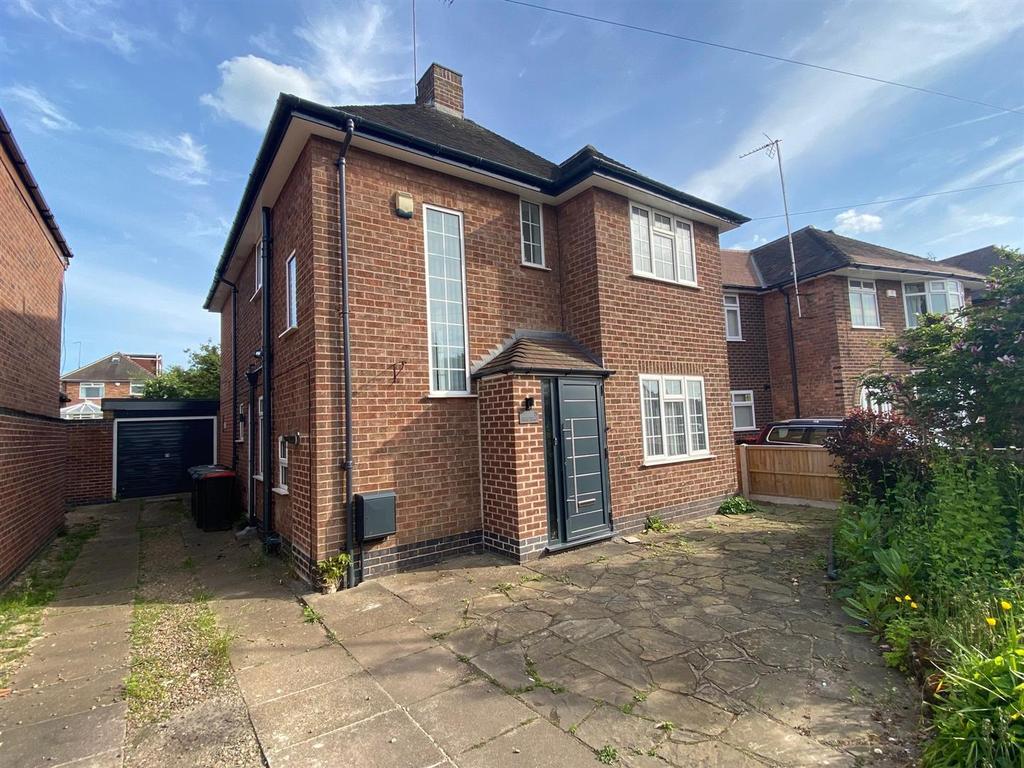 Park Road, Bramcote, Nottingham 3 bed detached house £360,000