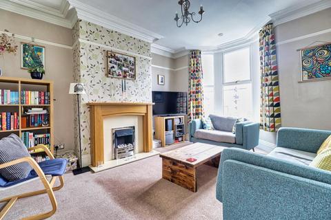 44 Carrbottom Road, Greengates, Bradford, BD10 0BB