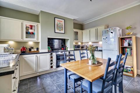 44 Carrbottom Road, Greengates, Bradford, BD10 0BB