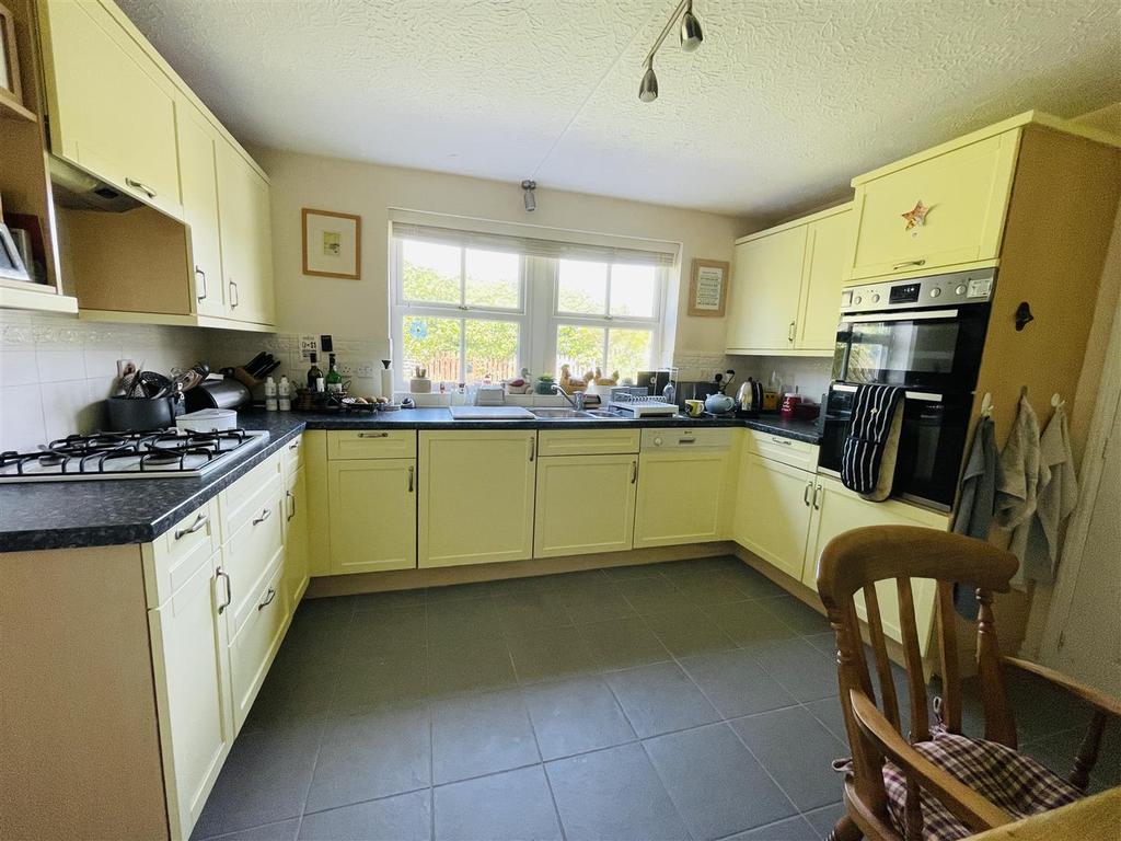 Archers Field, Southwell 4 bed detached house £470,000