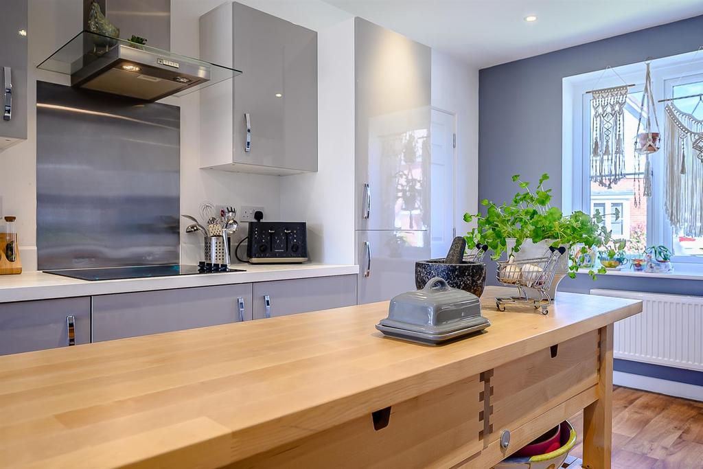 8467437-interior22.jpg