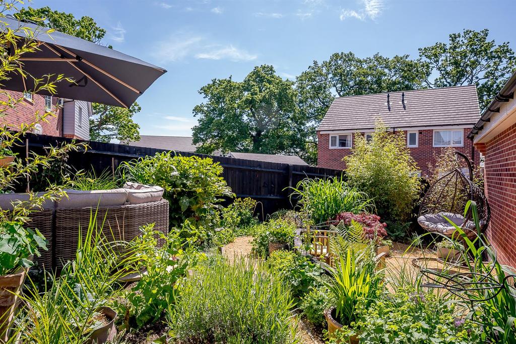 8467437-exterior08.jpg