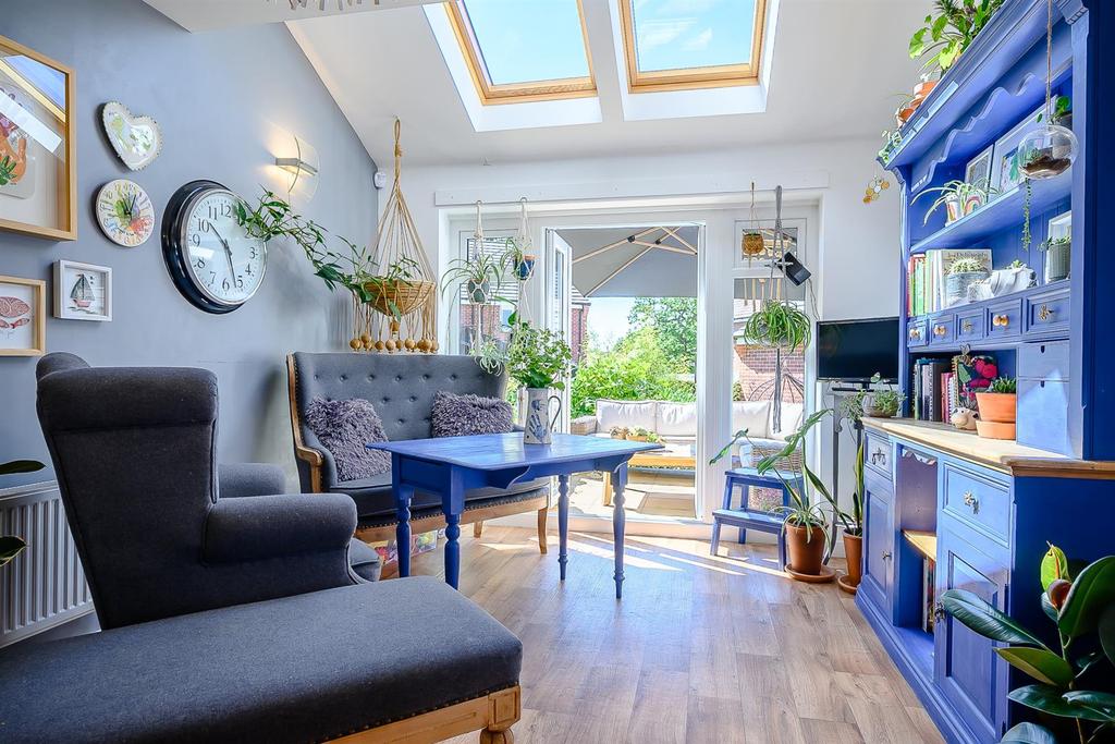 8467437-interior14.jpg