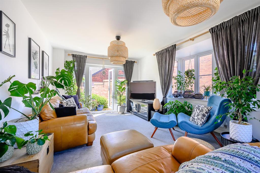 8467437-interior06.jpg