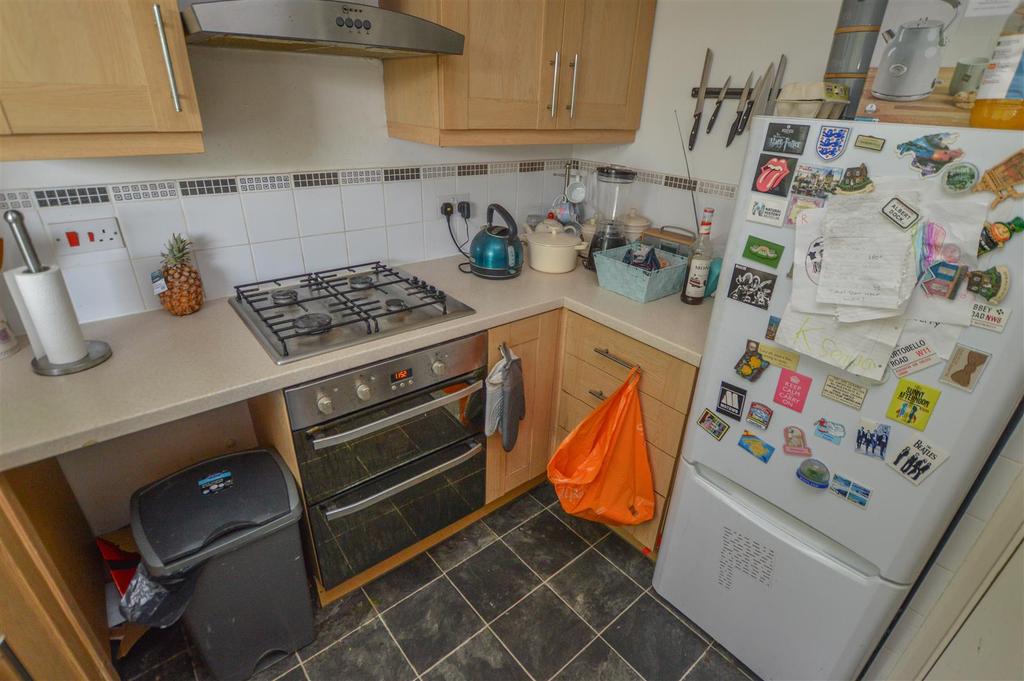 Wyedale, London Colney 2 bed flat £950 pcm (£219 pw)