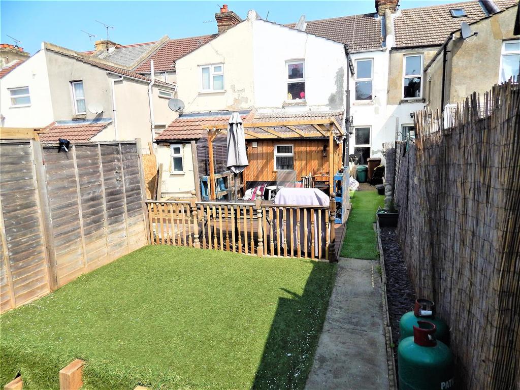 Priestfield Road, Gillingham 3 bed terraced house £215,000