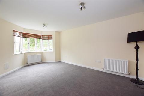2 bedroom flat to rent, Avian Avenue, St. Albans AL2