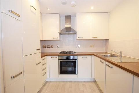 2 bedroom flat to rent, Avian Avenue, St. Albans AL2