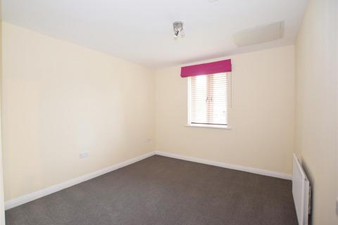 2 bedroom flat to rent, Avian Avenue, St. Albans AL2