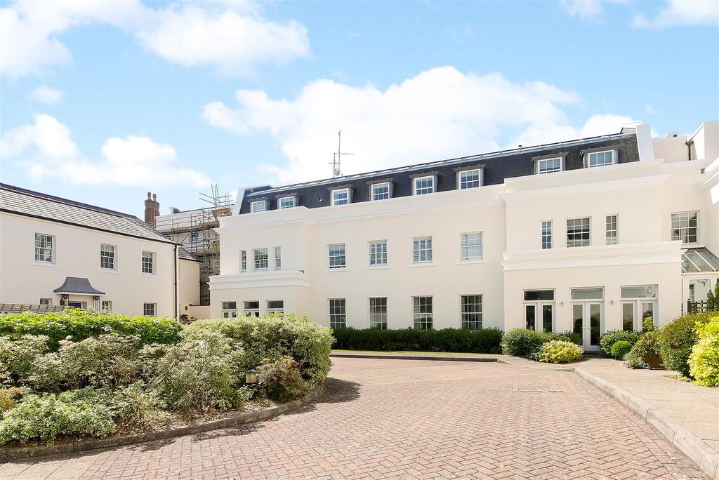 Tortington Manor, Arundel 2 bed apartment £1,100 pcm (£254 pw)