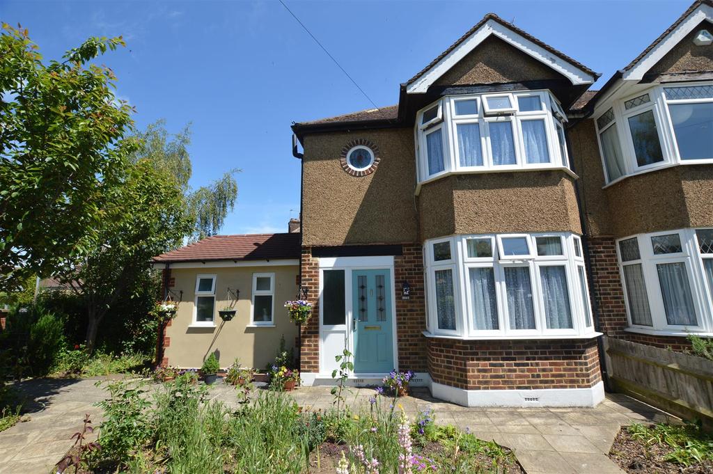 Winton Drive, Croxley Green, Rickmansworth 4 bed semidetached house