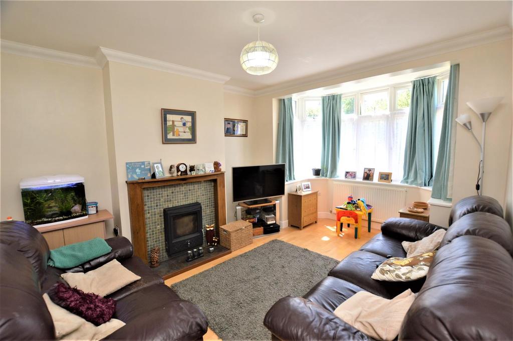 Winton Drive, Croxley Green, Rickmansworth 4 bed semidetached house