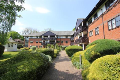 Flat 15, Booths Court Poplar Drive, Hutton, Brentwood, CM13 1YY