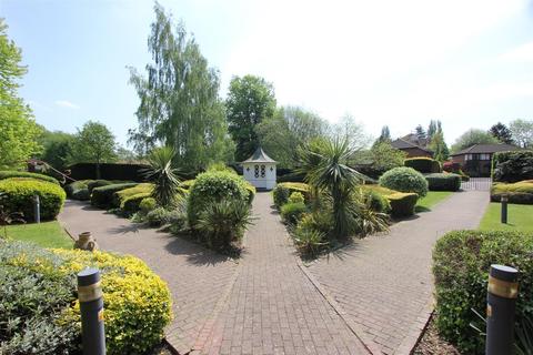 Flat 15, Booths Court Poplar Drive, Hutton, Brentwood, CM13 1YY