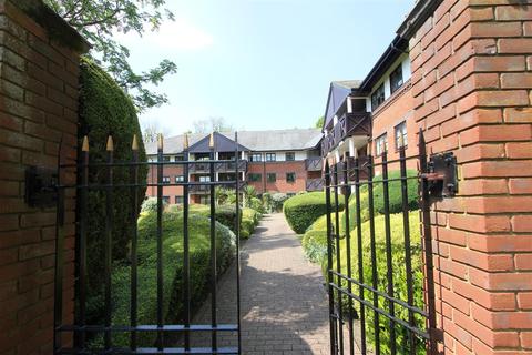 Flat 15, Booths Court Poplar Drive, Hutton, Brentwood, CM13 1YY