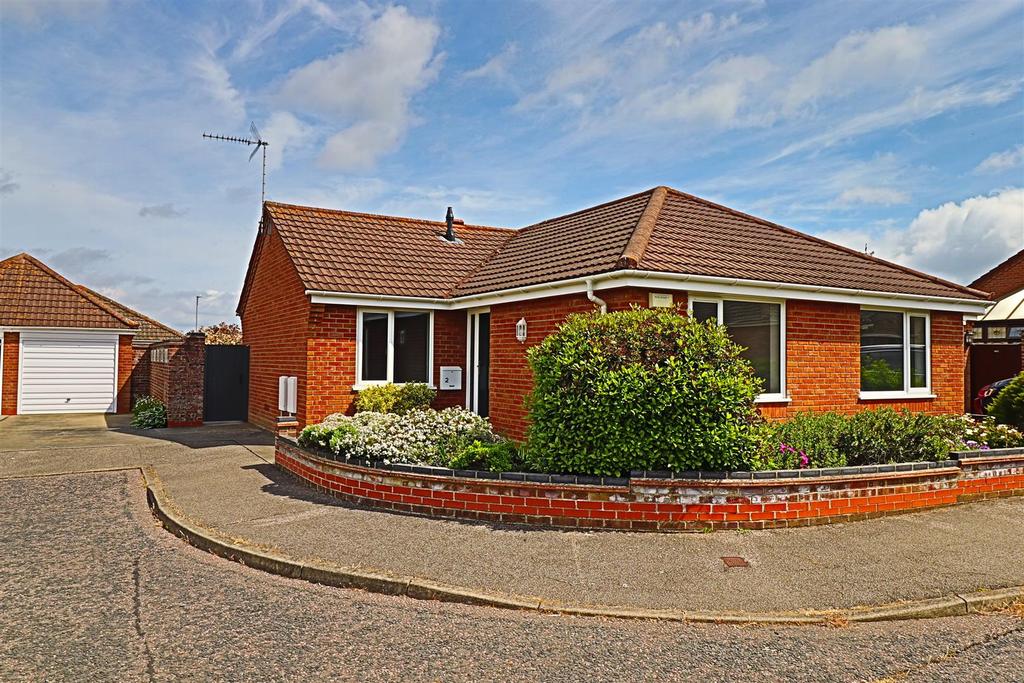 Kirkstone Way, Lowestoft 2 bed detached bungalow £290,000