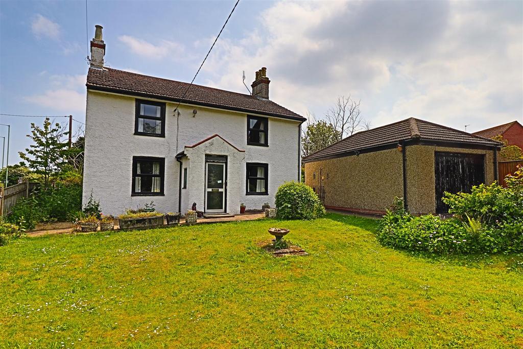 Lowestoft Road, Lowestoft 4 bed detached house £350,000