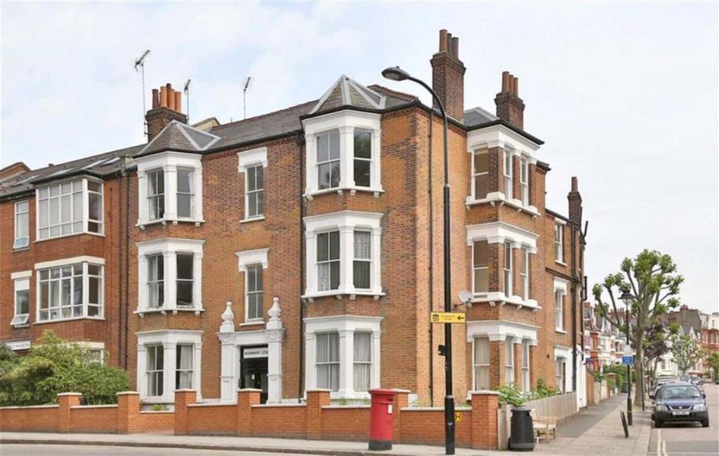 Fortune Green Road, West Hampstead 3 bed flat £695,000