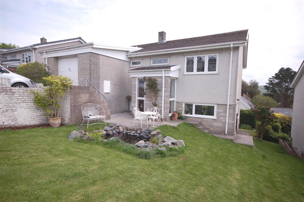 Cefn Esgair, Llanbadarn Fawr, Aberystwyth 4 bed detached house £295,000