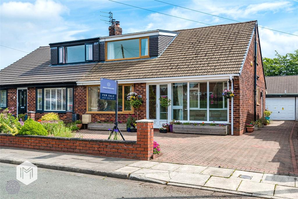 Sandringham Drive, Greenmount, Bury, BL8 3 bed semidetached house £