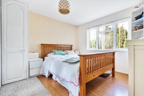 19 Eastwell Close, Beckenham, BR3 1TY