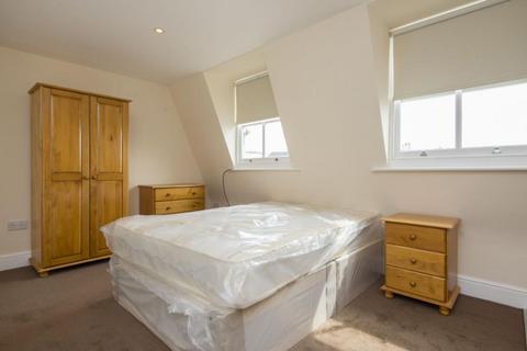 Flat to rent, Torriano Avenue, Kentish Town, London, NW5