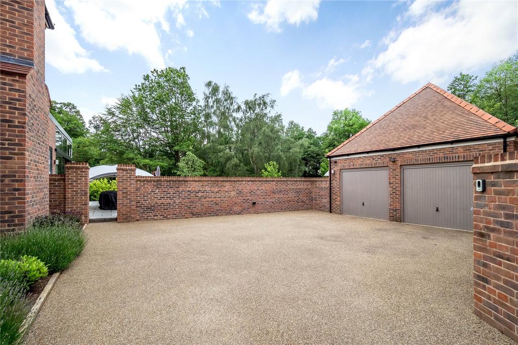 Garage & Drive