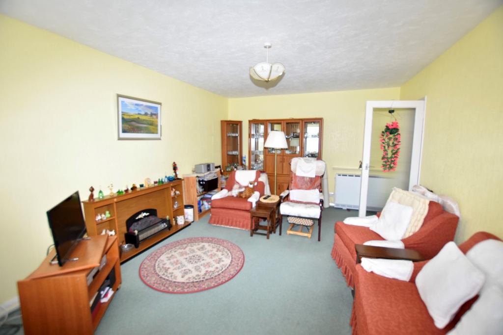 Westbrook, Lustrells Vale, Saltdean BN2 8FZ 2 bed flat £230,000