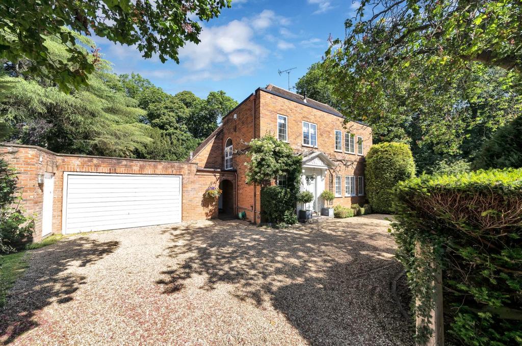 Tollgate, Maidenhead 5 bed detached house £1,200,000